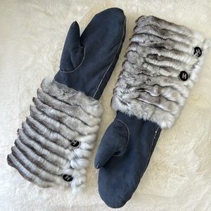 Never worn Chanel fur gloves